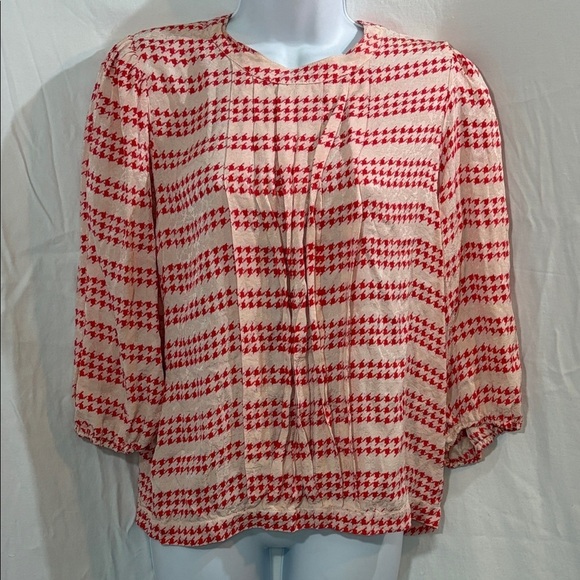 Diane Freis Tops - VNTG 100% Silk Diane Freís Stylish Red and Pink Patterned Blouse
